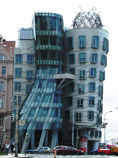 Танцующее здание в Праге